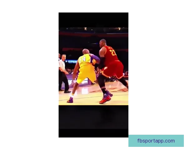 詹姆斯回忆科比经典瞬间：本以为是战术安排却遭遇单打冲击