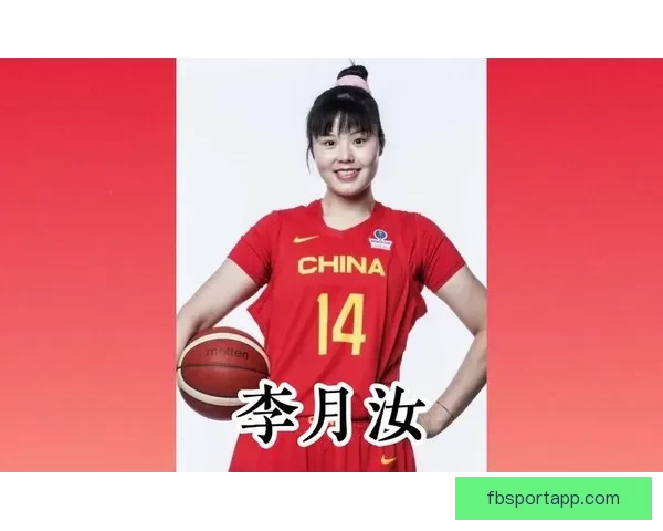 小宝生日快乐 李月汝分享庆祝照 自信微笑为自己干杯被爱环绕 小宝生日快乐 李月汝分享庆祝照 自信微笑为自己干杯被爱环绕